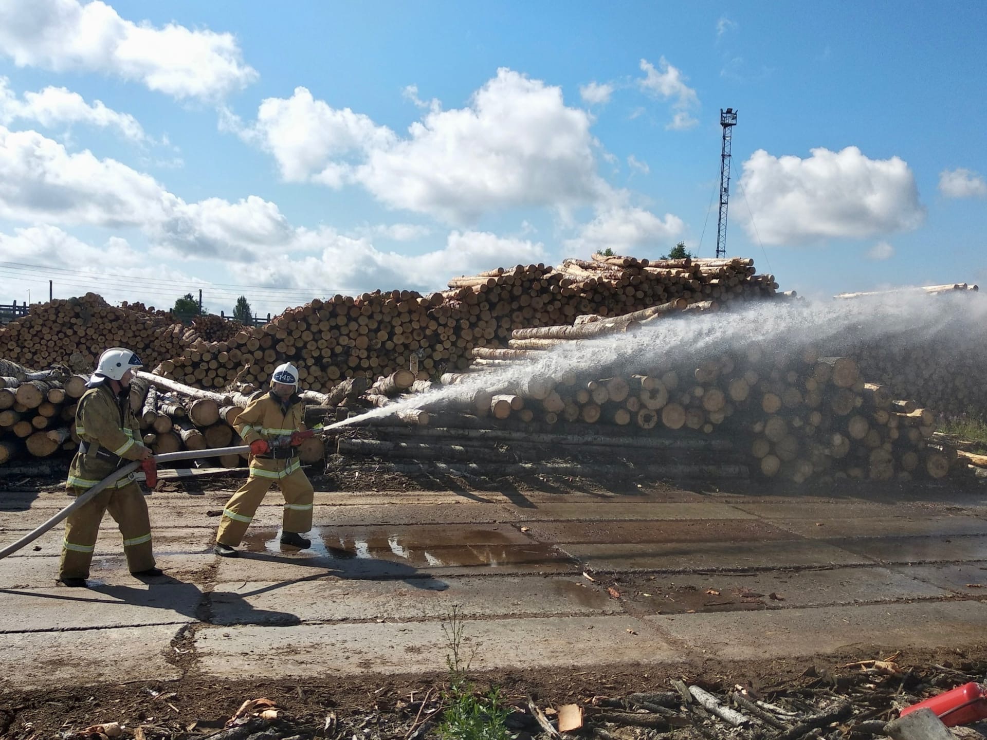 Добровольная пожарная команда «Вожеги-лес» приняла участие в пожарно-тактическом учении