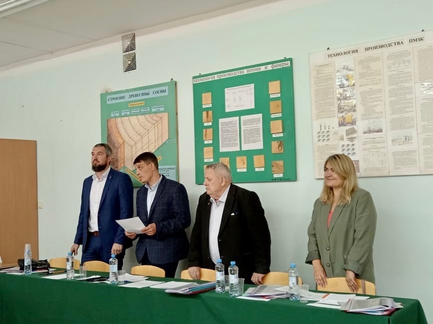 Сотрудники «Вологодских лесопромышленников» вошли в состав аттестационной комиссии на защите дипломов в Вологодской ГМХА